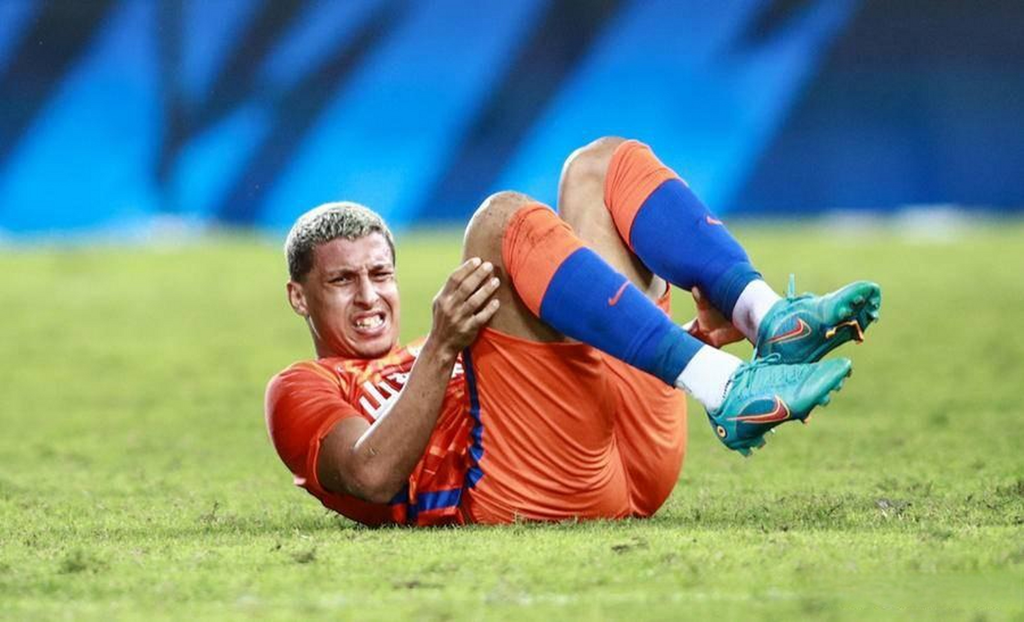 包含离谱！德布劳内在IG比赛中险胜布莱顿造点机会备战中超，山东泰山围绕葡超伤情更新的词条