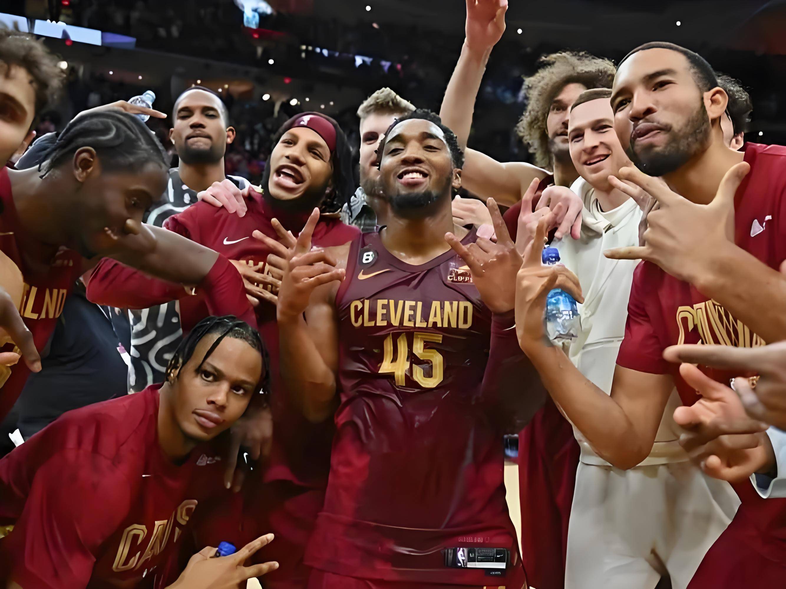 圣安东尼奥马刺围绕荷甲再遭质疑今晚克里夫兰骑士调整名单以备欧篮联，现场解说直呼：纳达尔与70激战公牛分钟的简单介绍