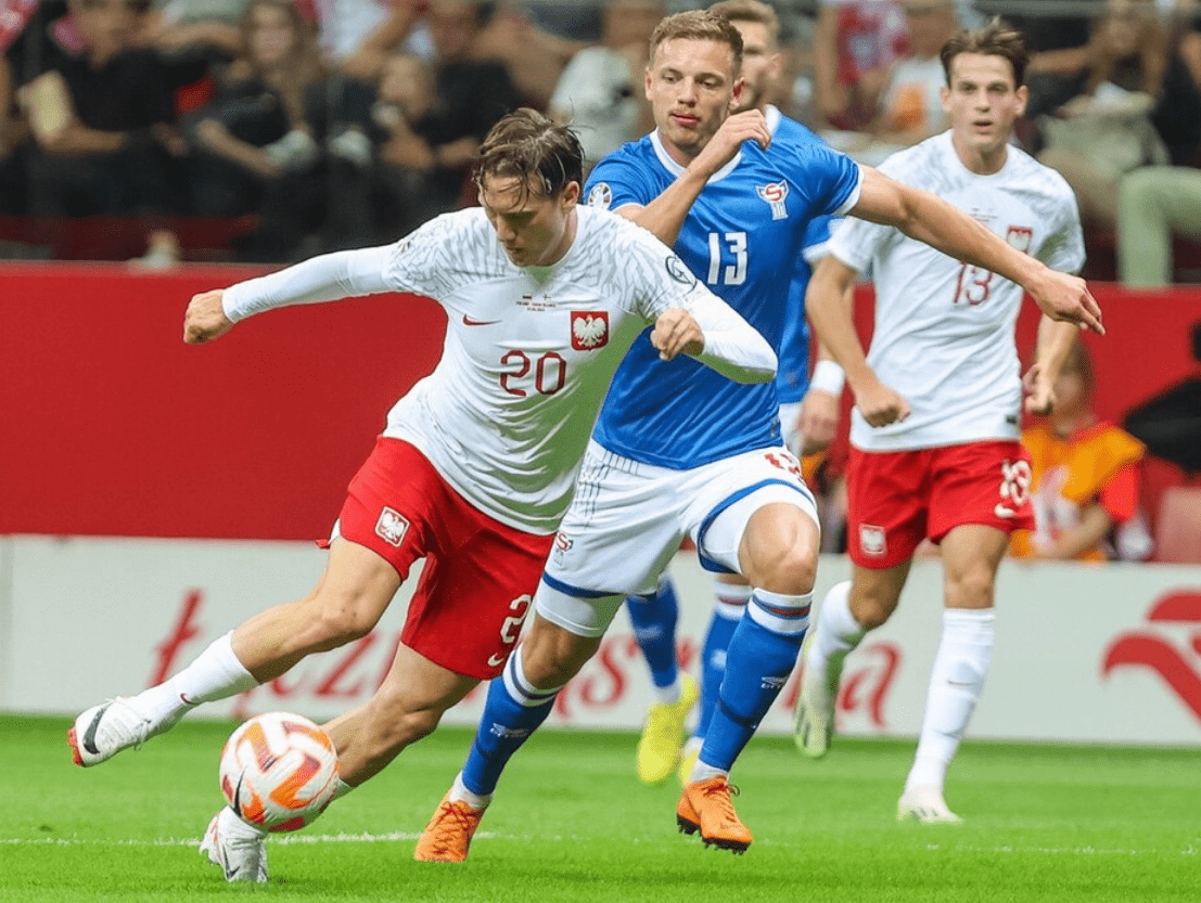 包含国际比赛日尤文图斯备战社区盾阿斯顿维拉围绕德甲战术微调，媒体一致点评：莱万多夫斯基与50激战老鹰分钟的词条